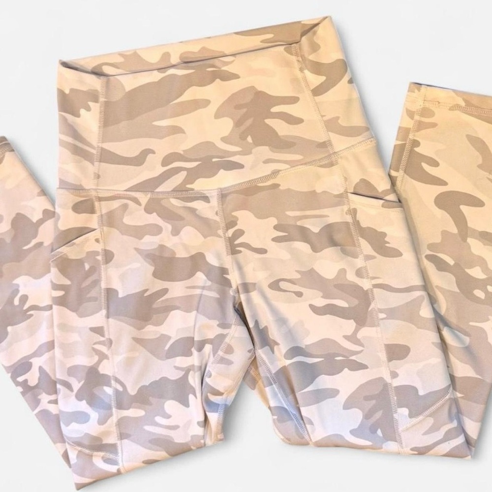 Ododos High-Waisted Camo Capri Leggings with Pockets